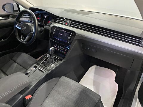2022 Benzin Otomatik Volkswagen Passat Beyaz Gürel Tasarım Aksesuar Otomotiv San. Tic. Ltd. Şti.