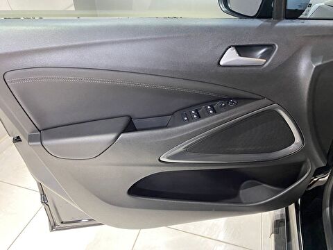 2021 Benzin Otomatik Opel Crossland Siyah Gürel Tasarım Aksesuar Otomotiv San. Tic. Ltd. Şti.