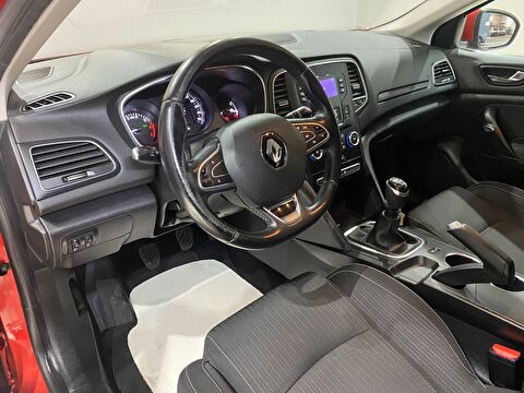 2018 Benzin Manuel Renault Megane Kırmızı Gürel Tasarım Aksesuar Otomotiv San. Tic. Ltd. Şti.