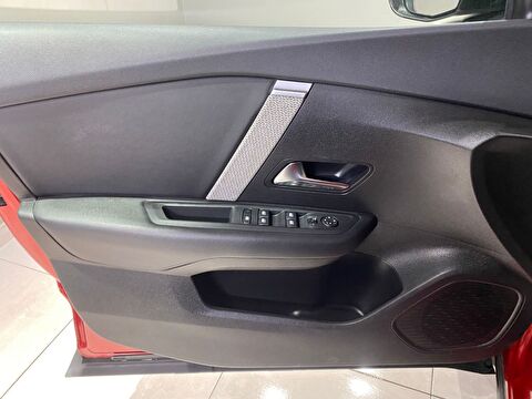 2024 Benzin Otomatik Citroen C4 X Kırmızı Gürel Tasarım Aksesuar Otomotiv San. Tic. Ltd. Şti.