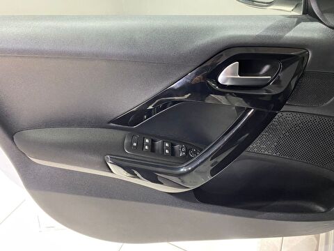 2017 Benzin Otomatik Peugeot 208 Beyaz Gürel Tasarım Aksesuar Otomotiv San. Tic. Ltd. Şti.
