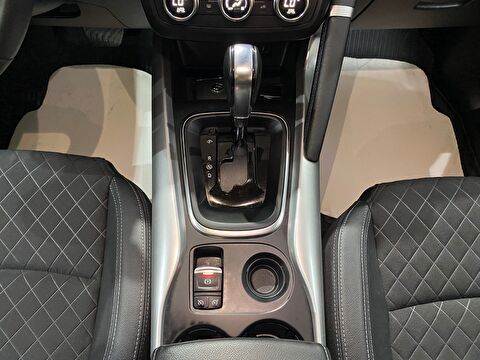 2022 Benzin Otomatik Renault Kadjar Kırmızı Gürel Tasarım Aksesuar Otomotiv San. Tic. Ltd. Şti.
