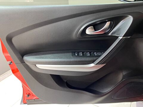 2022 Benzin Otomatik Renault Kadjar Kırmızı Gürel Tasarım Aksesuar Otomotiv San. Tic. Ltd. Şti.