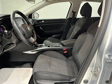 2024 Benzin Otomatik Renault Megane Gümüş Gri Gürel Tasarım Aksesuar Otomotiv San. Tic. Ltd. Şti.