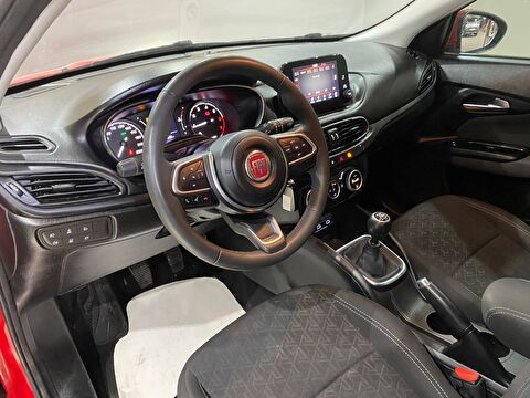 2022 Benzin Manuel Fiat Egea Kırmızı Gürel Tasarım Aksesuar Otomotiv San. Tic. Ltd. Şti.