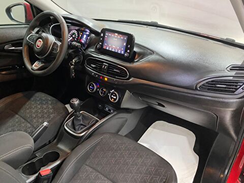 2022 Benzin Manuel Fiat Egea Kırmızı Gürel Tasarım Aksesuar Otomotiv San. Tic. Ltd. Şti.