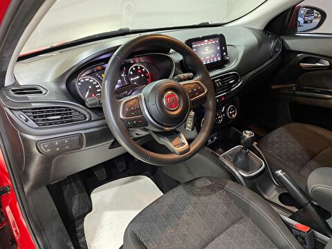 2022 Benzin Manuel Fiat Egea Kırmızı Gürel Tasarım Aksesuar Otomotiv San. Tic. Ltd. Şti.
