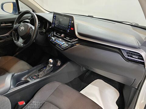 2020 Hybrid Otomatik Toyota C-HR Beyaz Gürel Tasarım Aksesuar Otomotiv San. Tic. Ltd. Şti.
