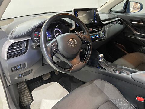 2020 Hybrid Otomatik Toyota C-HR Beyaz Gürel Tasarım Aksesuar Otomotiv San. Tic. Ltd. Şti.