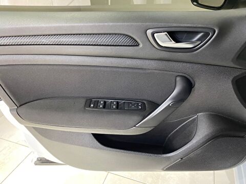 2022 Benzin Otomatik Renault Megane Beyaz Gürel Tasarım Aksesuar Otomotiv San. Tic. Ltd. Şti.