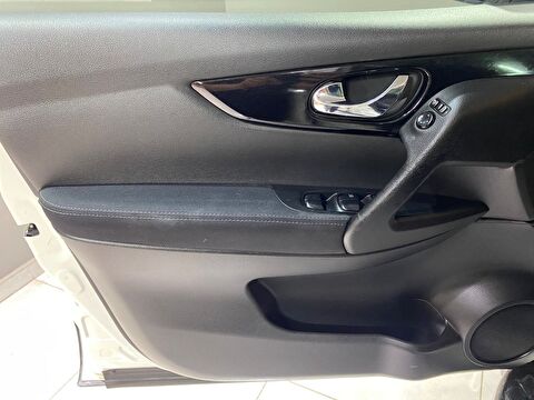 2015 Dizel Manuel Nissan Qashqai Beyaz Gürel Tasarım Aksesuar Otomotiv San. Tic. Ltd. Şti.