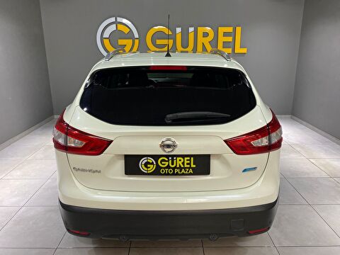 2015 Dizel Manuel Nissan Qashqai Beyaz Gürel Tasarım Aksesuar Otomotiv San. Tic. Ltd. Şti.