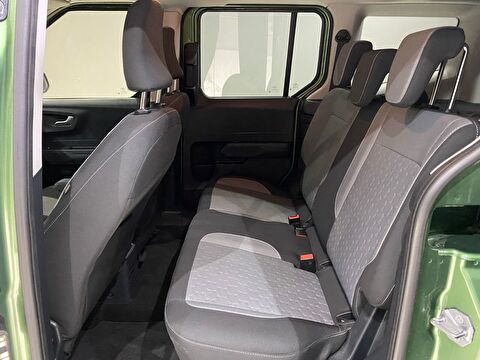 2024 Dizel Manuel Ford Tourneo Courier Yeşil Gürel Tasarım Aksesuar Otomotiv San. Tic. Ltd. Şti.