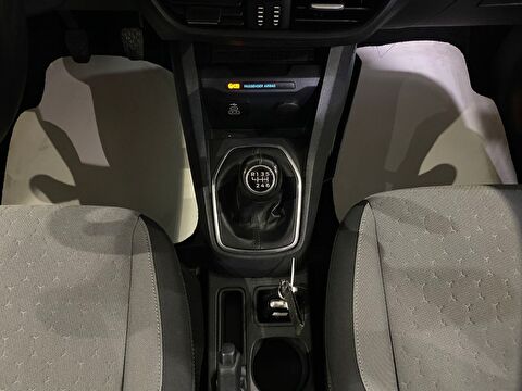 2024 Dizel Manuel Ford Tourneo Courier Yeşil Gürel Tasarım Aksesuar Otomotiv San. Tic. Ltd. Şti.