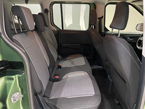 2024 Dizel Manuel Ford Tourneo Courier Yeşil Gürel Tasarım Aksesuar Otomotiv San. Tic. Ltd. Şti.
