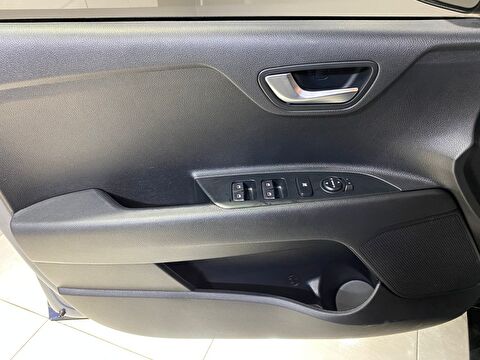 2022 Benzin Otomatik Kia Stonic Mavi Gürel Tasarım Aksesuar Otomotiv San. Tic. Ltd. Şti.