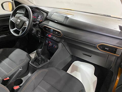 2022 Benzin Manuel Dacia Sandero Turuncu Gürel Tasarım Aksesuar Otomotiv San. Tic. Ltd. Şti.