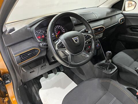 2022 Benzin Manuel Dacia Sandero Turuncu Gürel Tasarım Aksesuar Otomotiv San. Tic. Ltd. Şti.