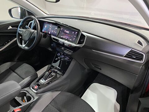 2022 Benzin Otomatik Opel Grandland Kırmızı Gürel Tasarım Aksesuar Otomotiv San. Tic. Ltd. Şti.