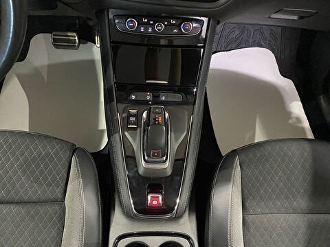 2022 Benzin Otomatik Opel Grandland Kırmızı Gürel Tasarım Aksesuar Otomotiv San. Tic. Ltd. Şti.