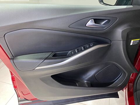 2022 Benzin Otomatik Opel Grandland Kırmızı Gürel Tasarım Aksesuar Otomotiv San. Tic. Ltd. Şti.