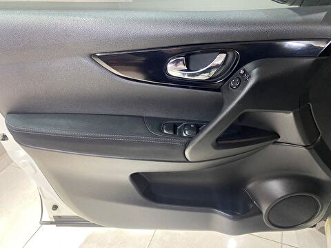 2015 Benzin Otomatik Nissan Qashqai Beyaz Gürel Tasarım Aksesuar Otomotiv San. Tic. Ltd. Şti.