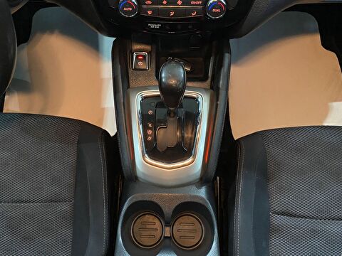 2015 Benzin Otomatik Nissan Qashqai Beyaz Gürel Tasarım Aksesuar Otomotiv San. Tic. Ltd. Şti.