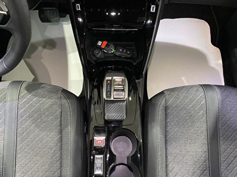 2025 Benzin Otomatik Peugeot 2008 Gümüş Gri Gürel Tasarım Aksesuar Otomotiv San. Tic. Ltd. Şti.