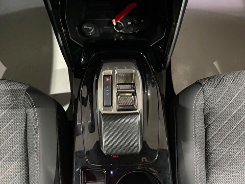 2025 Benzin Otomatik Peugeot 2008 Mavi Gürel Tasarım Aksesuar Otomotiv San. Tic. Ltd. Şti.