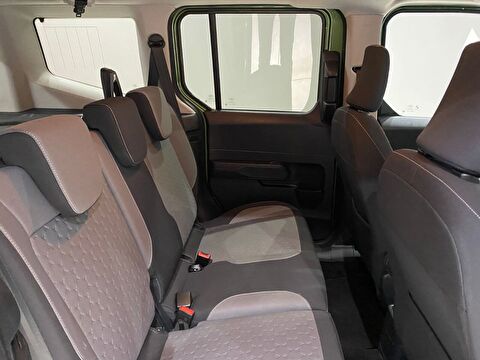 2024 Dizel Manuel Ford Tourneo Courier Yeşil Gürel Tasarım Aksesuar Otomotiv San. Tic. Ltd. Şti.