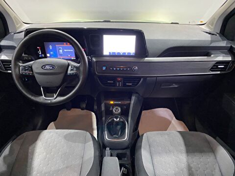 2024 Dizel Manuel Ford Tourneo Courier Yeşil Gürel Tasarım Aksesuar Otomotiv San. Tic. Ltd. Şti.