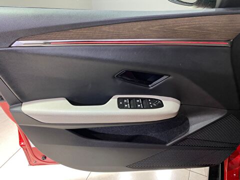 2024 Elektrik Otomatik Renault Megane E-Tech Kırmızı Gürel Tasarım Aksesuar Otomotiv San. Tic. Ltd. Şti.