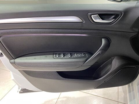 2025 Dizel Otomatik Renault Megane Beyaz Gürel Tasarım Aksesuar Otomotiv San. Tic. Ltd. Şti.
