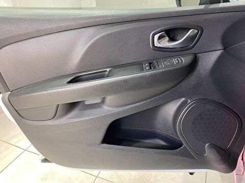TaksitliOto.Net | 2.El Renault Clio Hatchback 0.9 TCe Touch | Manuel & Benzin | Beyaz | İzmir.2el 2020 Benzin Manuel Renault Clio Beyaz Gürel Tasarım Aksesuar Otomotiv San. Tic. Ltd. Şti.