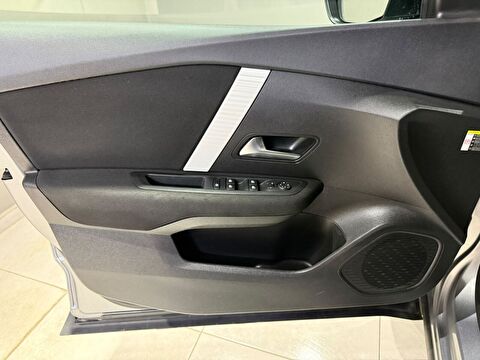2023 Benzin Otomatik Citroen C4 X Gümüş Gri Gürel Tasarım Aksesuar Otomotiv San. Tic. Ltd. Şti.