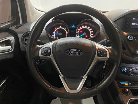 TaksitliOto.Net | 2.El Ford Tourneo Courier Kombi 1.5 TDCI Titanium | Manuel & Dizel | Beyaz | İzmir.2el 2022 Dizel Manuel Ford Tourneo Courier Beyaz Gürel Tasarım Aksesuar Otomotiv San. Tic. Ltd. Şti.