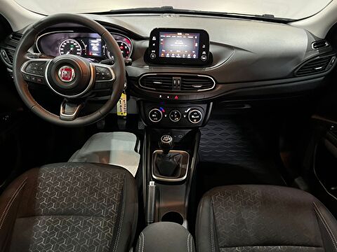 2021 Benzin Manuel Fiat Egea Kırmızı Gürel Tasarım Aksesuar Otomotiv San. Tic. Ltd. Şti.