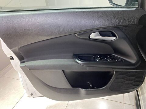 2022 Benzin Manuel Fiat Egea Cross Beyaz Gürel Tasarım Aksesuar Otomotiv San. Tic. Ltd. Şti.
