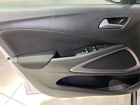 2022 Benzin Otomatik Opel Crossland Beyaz Gürel Tasarım Aksesuar Otomotiv San. Tic. Ltd. Şti.