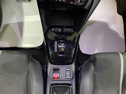 2025 Benzin Otomatik Opel Corsa Kırmızı Gürel Tasarım Aksesuar Otomotiv San. Tic. Ltd. Şti.