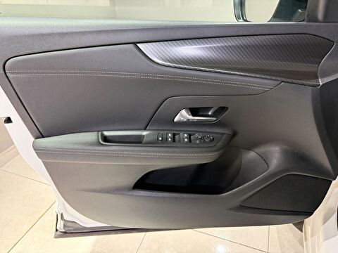 2022 Benzin Otomatik Opel Mokka Beyaz Gürel Tasarım Aksesuar Otomotiv San. Tic. Ltd. Şti.