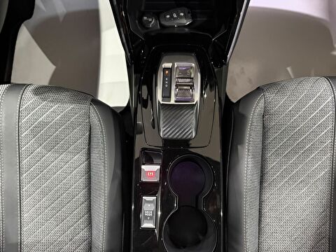 2025 Benzin Otomatik Peugeot 2008 Mavi Gürel Tasarım Aksesuar Otomotiv San. Tic. Ltd. Şti.