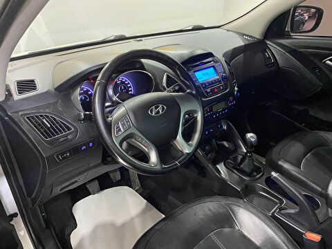 TaksitliOto.Net | 2.El Hyundai ix35 SUV 1.6 GDI 4x2 Elite | Manuel & Benzin | Beyaz | İzmir.2el 2014 Benzin Manuel Hyundai ix35 Beyaz Gürel Tasarım Aksesuar Otomotiv San. Tic. Ltd. Şti.