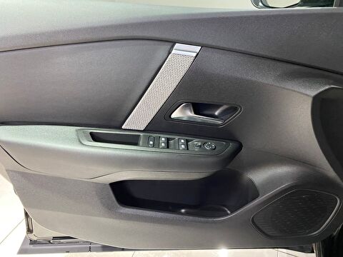 2024 Benzin Otomatik Citroen C4 X Siyah Gürel Tasarım Aksesuar Otomotiv San. Tic. Ltd. Şti.
