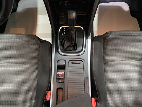 2024 Benzin Otomatik Renault Megane Gümüş Gri Gürel Tasarım Aksesuar Otomotiv San. Tic. Ltd. Şti.