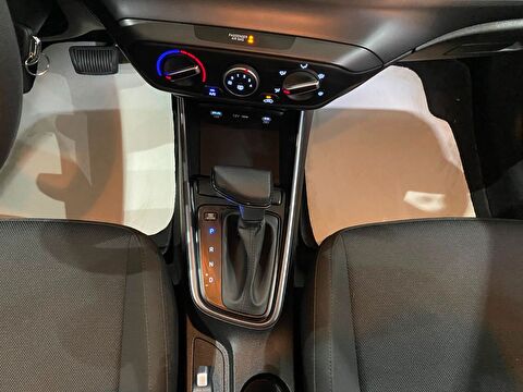 2025 Benzin Otomatik Hyundai Bayon Beyaz Gürel Tasarım Aksesuar Otomotiv San. Tic. Ltd. Şti.