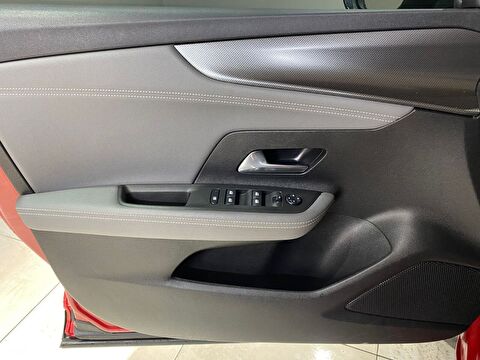 2021 Benzin Otomatik Opel Mokka Kırmızı Gürel Tasarım Aksesuar Otomotiv San. Tic. Ltd. Şti.