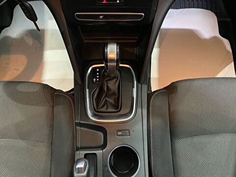 2022 Benzin Otomatik Renault Megane Beyaz Gürel Tasarım Aksesuar Otomotiv San. Tic. Ltd. Şti.