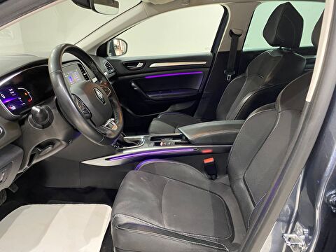 TaksitliOto.Net | 2.El Renault Megane Sedan 1.5 Blue DCI Icon EDC | Otomatik & Dizel | Gri | İzmir.2el 2022 Dizel Otomatik Renault Megane Gri Gürel Tasarım Aksesuar Otomotiv San. Tic. Ltd. Şti.