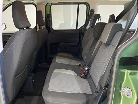 2025 Dizel Manuel Ford Tourneo Courier Yeşil Gürel Tasarım Aksesuar Otomotiv San. Tic. Ltd. Şti.